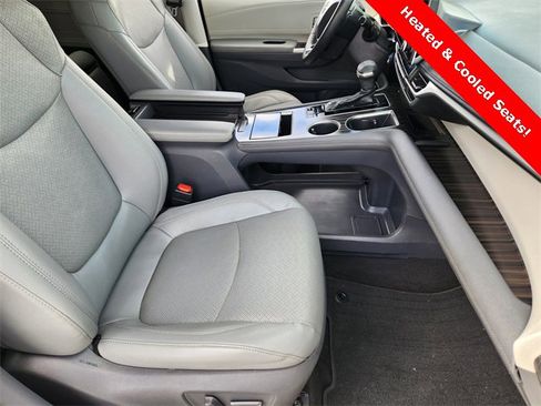 Used 2021 Toyota Sienna Limited image 15