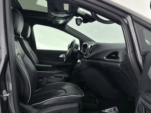 Used 2019 Chrysler Pacifica Limited w/ Advanced Safetytec Group image 26