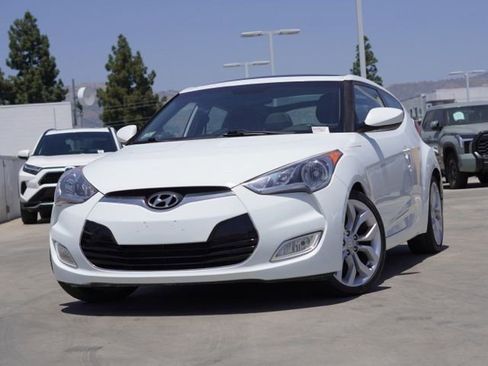 Used 2013 Hyundai Veloster w/ Style Pkg FWD image 4