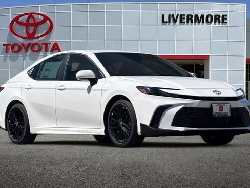 New 2025 Toyota Camry SE w/ Convenience Package image 2