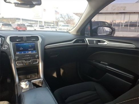 Used 2020 Ford Fusion SE image 13