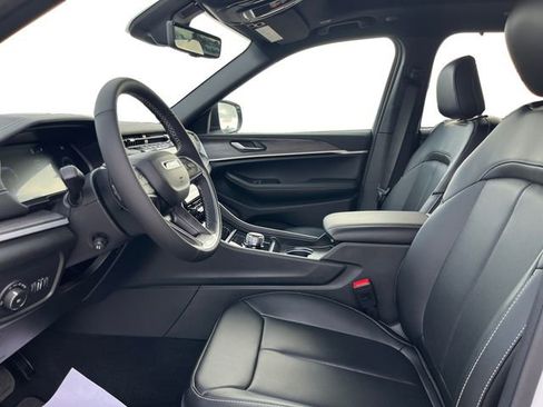 New 2025 Jeep Grand Cherokee Limited w/ Luxury Tech Group II image 9