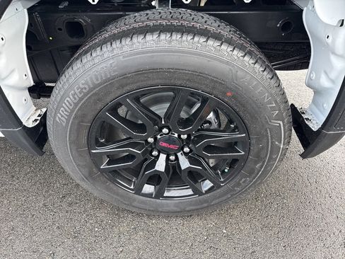 New 2026 GMC Sierra 1500 Elevation image 32