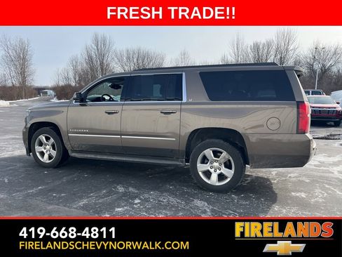 Used 2016 Chevrolet Suburban LT image 8