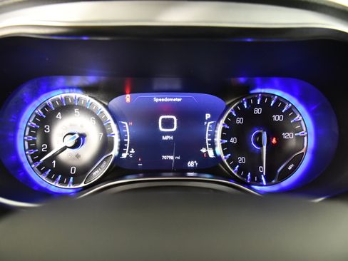 Used 2025 Chrysler Pacifica Limited FWD image 18