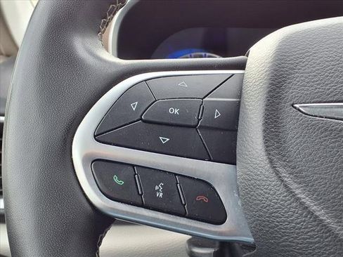 Used 2022 Chrysler Voyager LX image 33