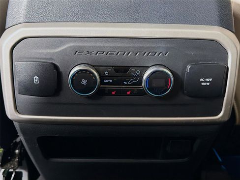 Used 2024 Ford Expedition Limited image 27