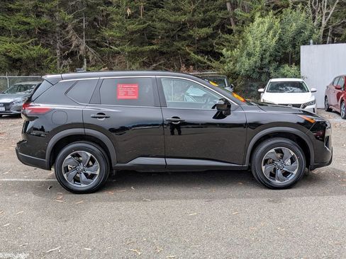 Used 2024 Nissan Rogue SV FWD image 4