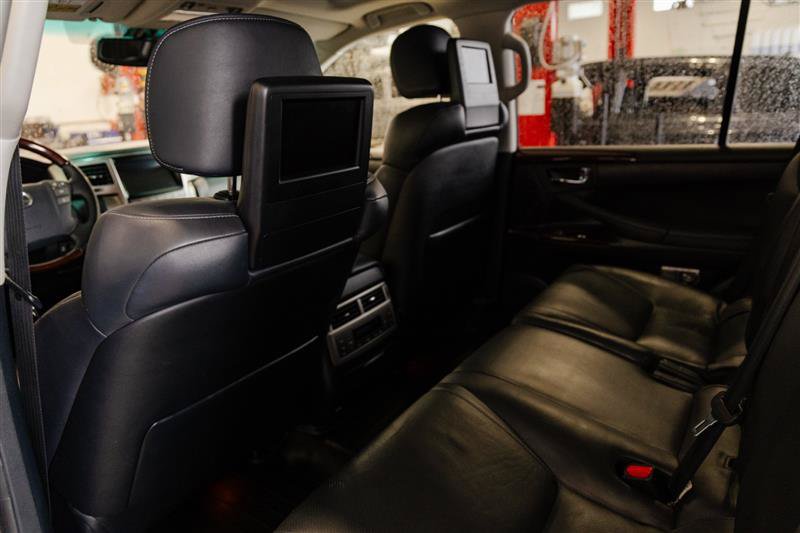 Used 2015 Lexus LX 570 4WD w/ Luxury Package image 37
