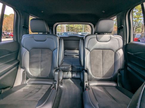 Used 2023 Jeep Grand Cherokee L Laredo image 10