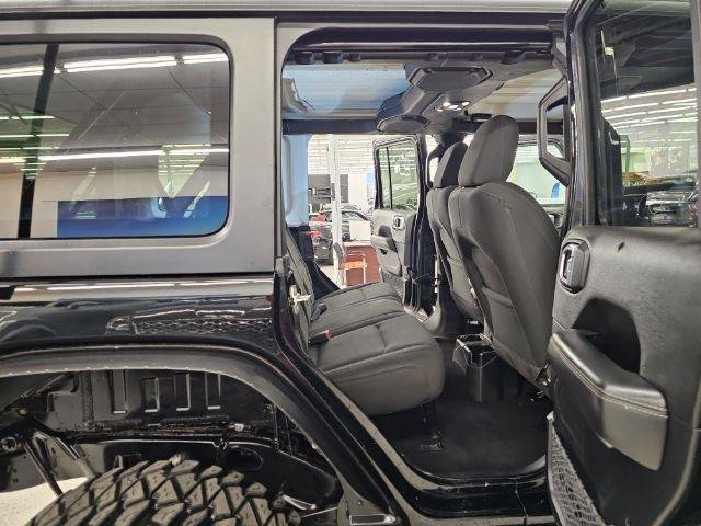 Used 2020 Jeep Wrangler Unlimited Sahara AWD/4WD image 11
