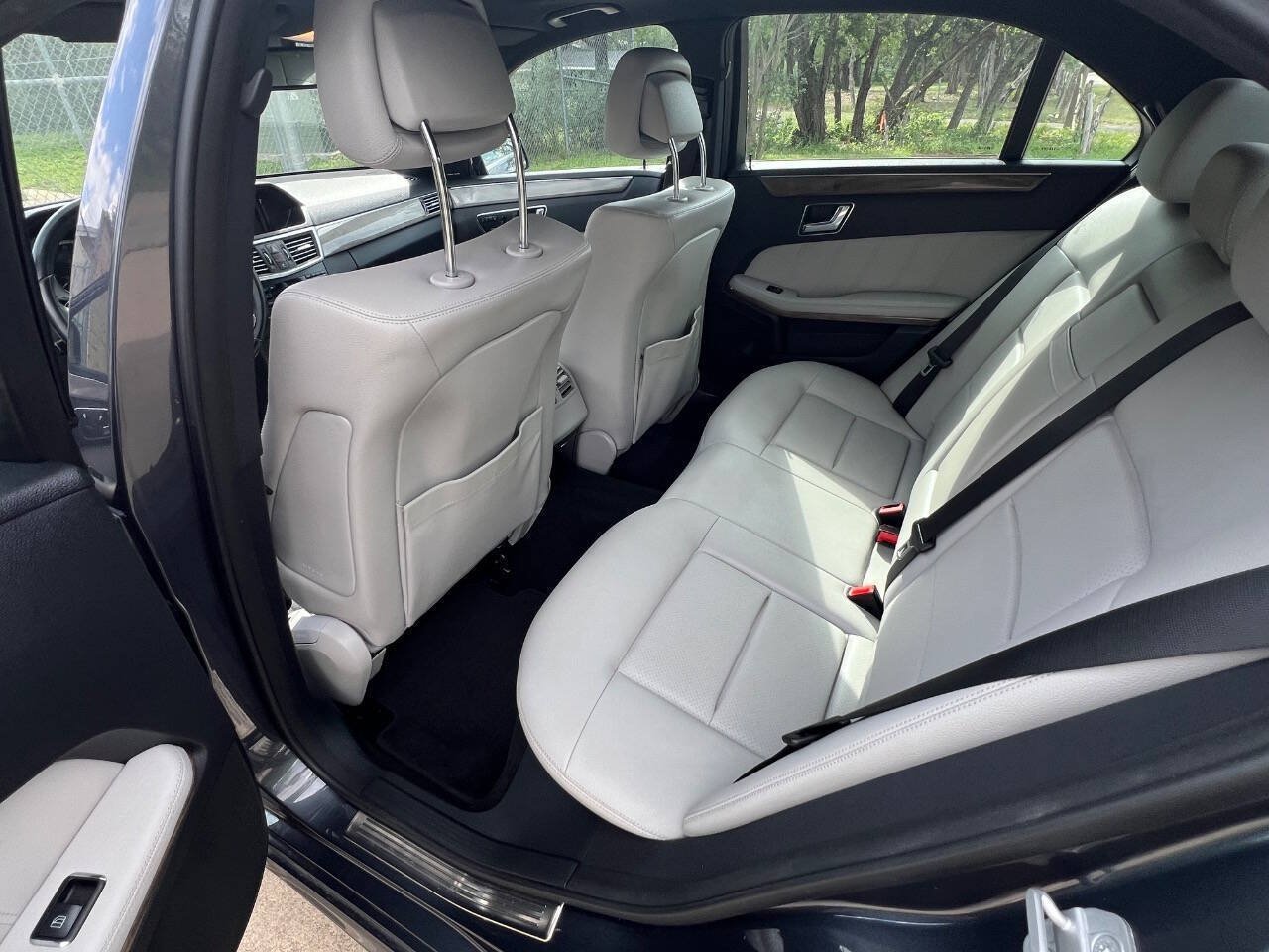 Used 2010 Mercedes-Benz E 350 Sedan image 27