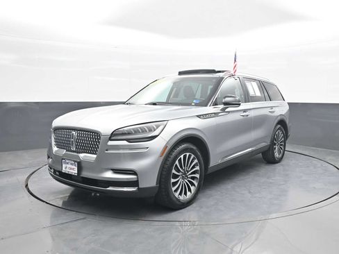 Used 2023 Lincoln Aviator AWD w/ Premium Package image 4