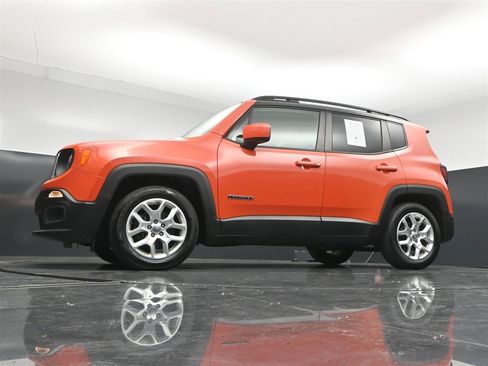 Used 2016 Jeep Renegade Latitude FWD image 28