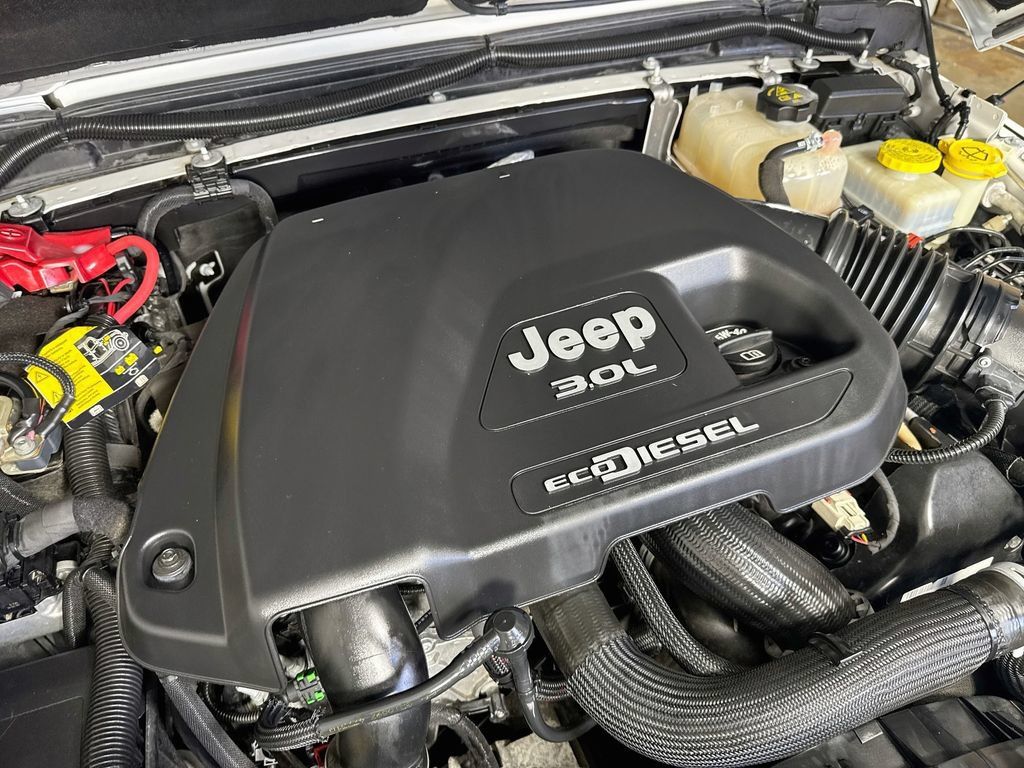 Used 2021 Jeep Wrangler Unlimited Rubicon AWD/4WD image 39