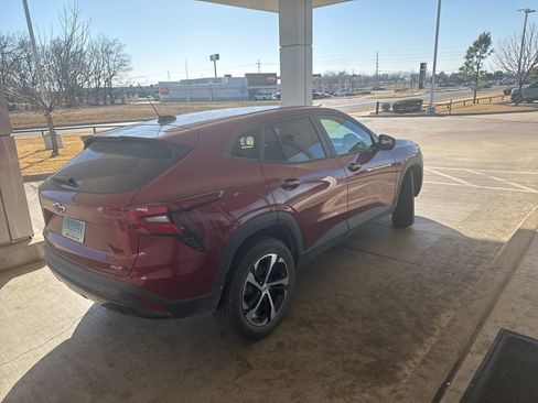 Used 2024 Chevrolet Trax RS image 4