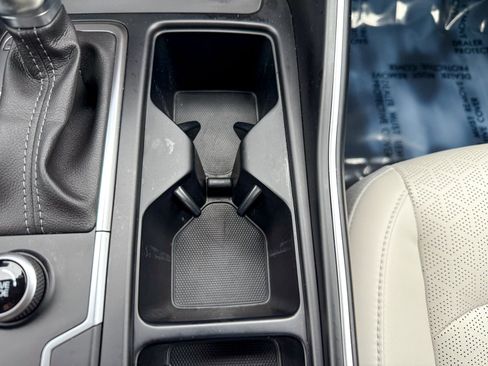 Used 2023 Kia Sorento S image 22