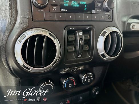 Used 2017 Jeep Wrangler Unlimited Sahara w/ Connectivity Group image 31