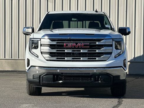 New 2026 GMC Sierra 1500 SLE image 3
