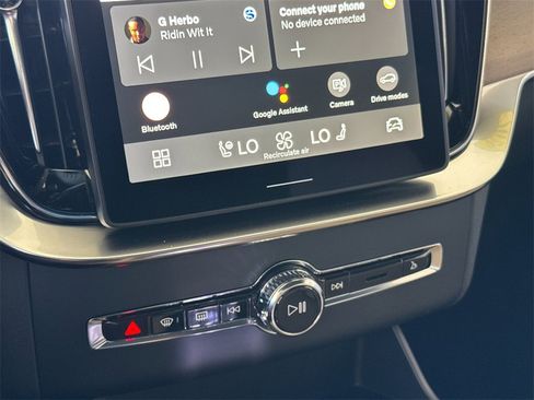 New 2026 Volvo XC90 B6 Core image 21