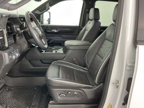 Used 2024 GMC Sierra 2500 AT4X image 18