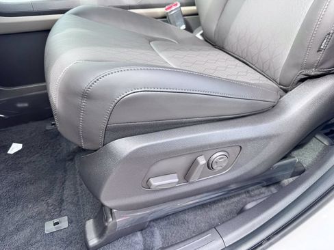 New 2026 Kia Carnival FWD image 24
