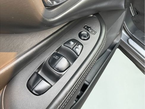 Used 2019 Nissan Murano SV AWD/4WD image 13
