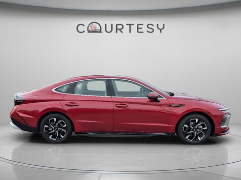 Certified 2025 Hyundai Sonata SEL FWD image 6