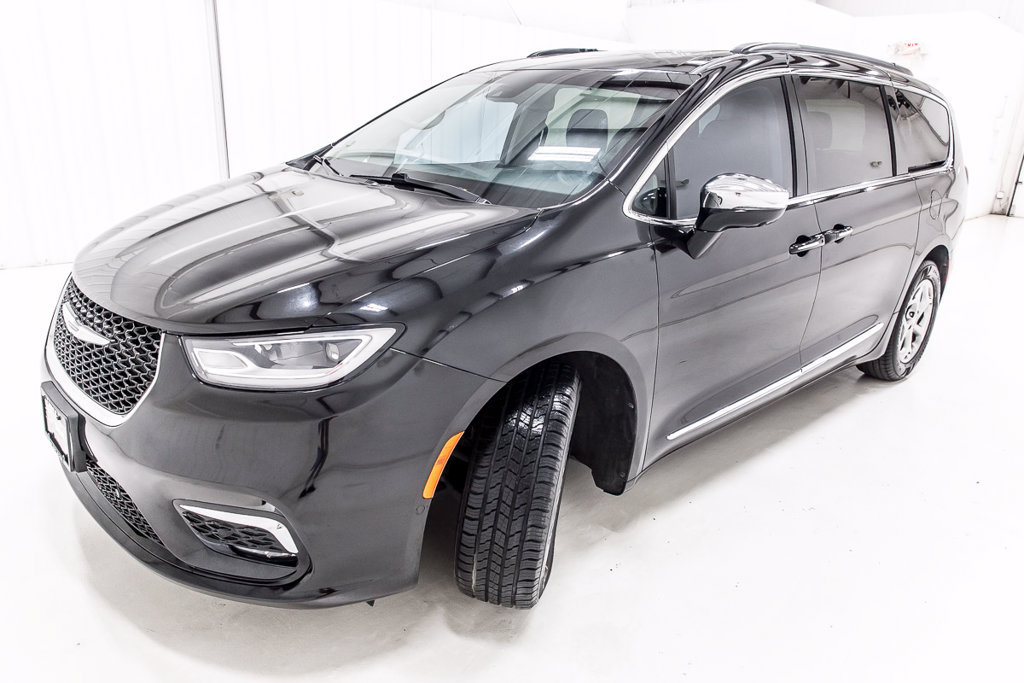 Used 2022 Chrysler Pacifica Limited FWD image 2