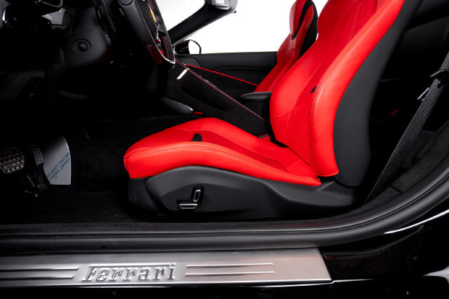 Certified 2025 Ferrari Roma Spider RWD image 26