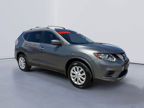 Used 2016 Nissan Rogue S w/ Appearance Package FWD image 1