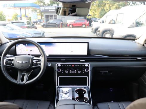 Used 2025 Genesis GV80 2.5T Standard AWD/4WD image 16
