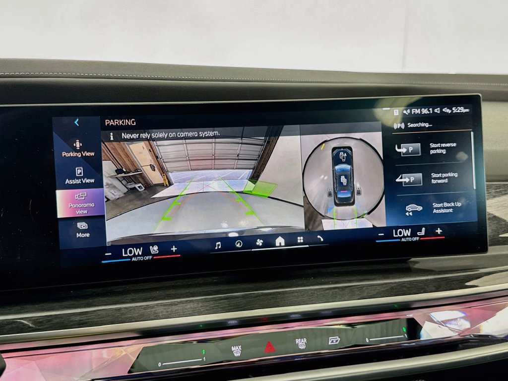 Used 2023 BMW i7 xDrive60 AWD/4WD image 40