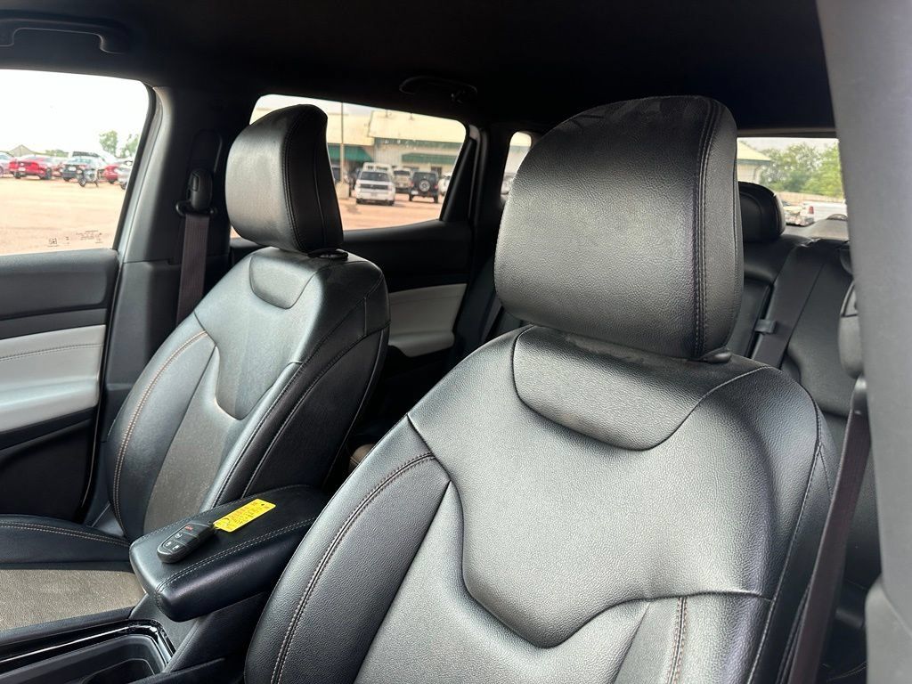 Used 2024 Jeep Compass Limited AWD/4WD image 3