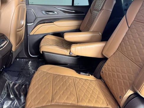 Used 2021 Cadillac Escalade Premium Luxury AWD/4WD image 34
