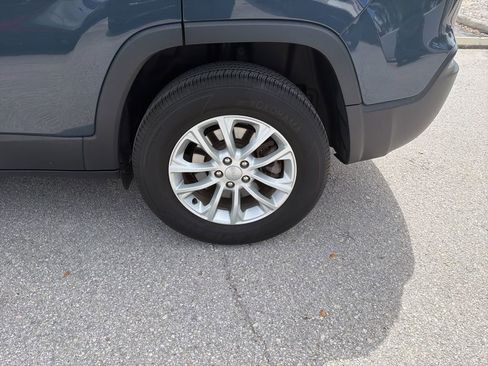 Used 2019 Jeep Cherokee Latitude w/ Cold Weather Group image 8