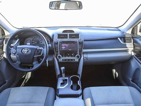 Used 2014 Toyota Camry LE image 12