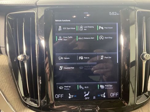 Used 2018 Volvo XC60 T6 Inscription w/ Luxury Seat Package AWD/4WD image 19