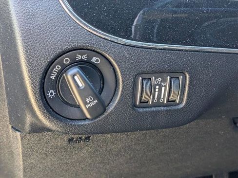 Used 2018 Dodge Grand Caravan SXT w/ Driver Convenience Group image 10