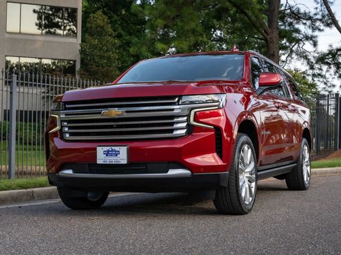 Used 2021 Chevrolet Suburban High Country w/ Premium Package AWD/4WD image 2