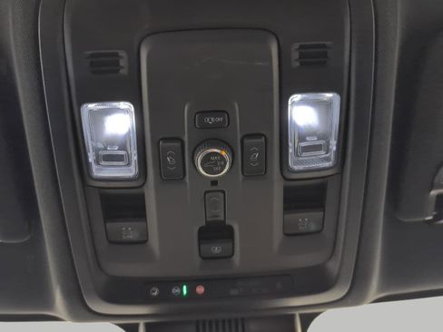 Used 2025 Chevrolet Suburban RST w/ RST Capability Package AWD/4WD image 18