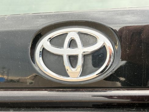 Used 2021 Toyota Corolla LE FWD image 22