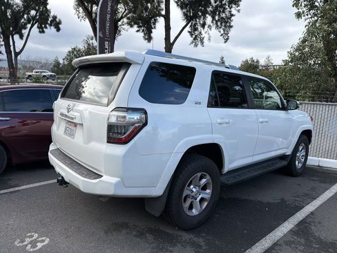 Used 2018 Toyota 4Runner SR5 Premium image 4