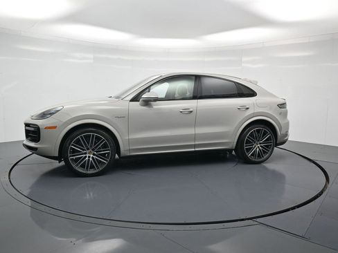 Used 2022 Porsche Cayenne Turbo S image 2
