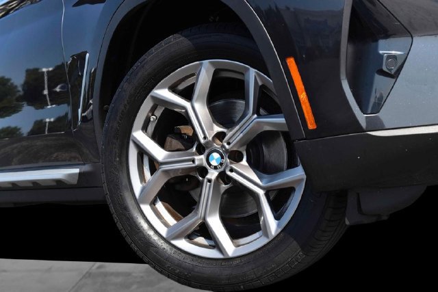 Used 2022 BMW X3 xDrive30i w/ Premium Package 2 (ZPA) AWD/4WD image 3