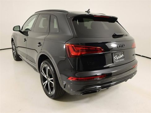 Certified 2025 Audi Q5 Prestige image 3