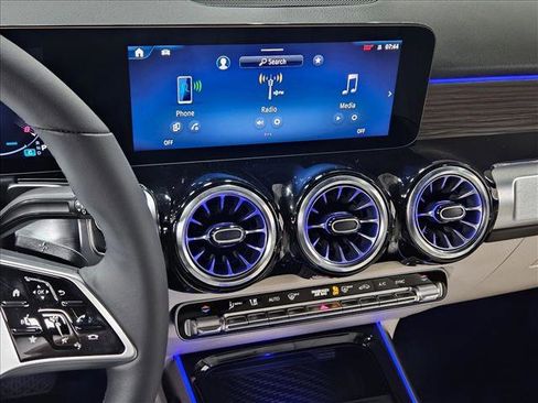 New 2026 Mercedes-Benz GLB 250 image 12