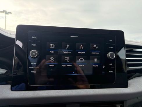 Used 2025 Volkswagen Jetta SE image 17