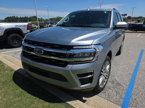Used 2024 Ford Expedition Limited RWD image 2