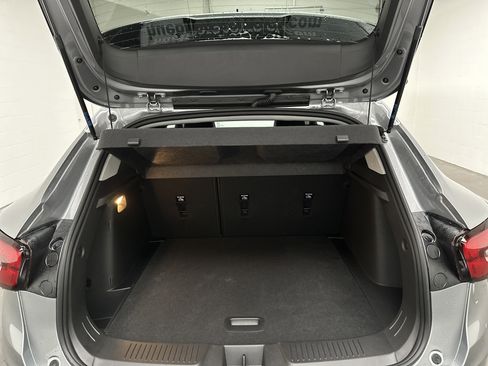 Used 2025 Chevrolet Trax LT w/ LT Convenience Package image 13